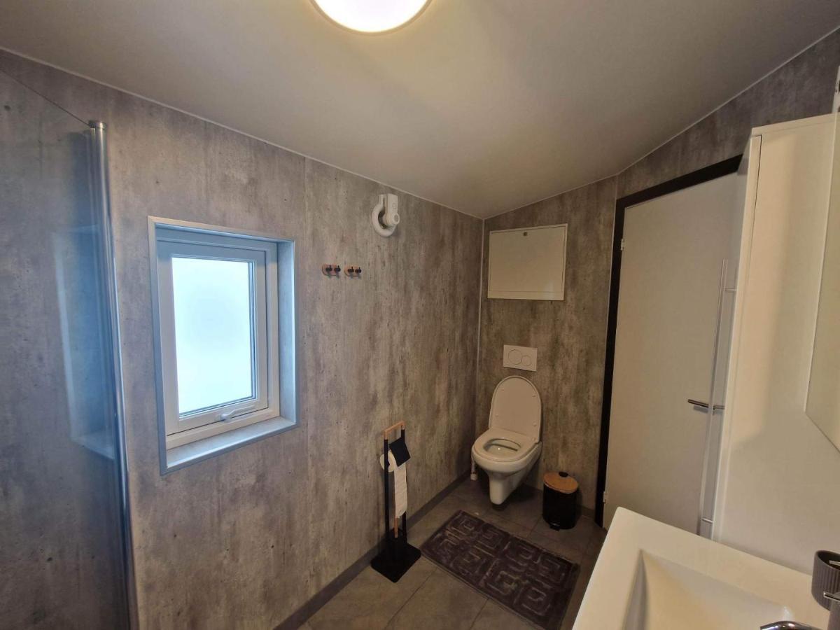 Northern Living 2 Room With Shared Bathroom Tromsø Esterno foto
