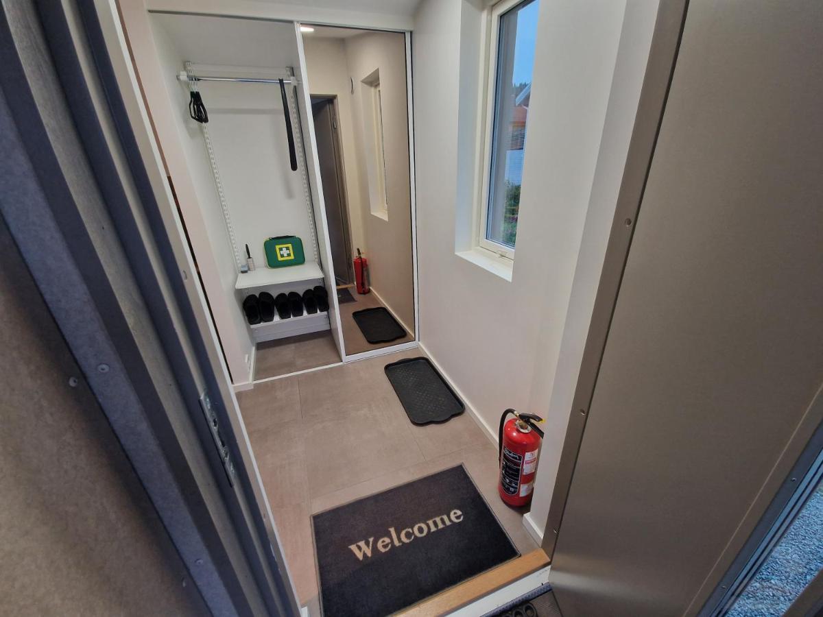 Northern Living 2 Room With Shared Bathroom Tromsø Esterno foto